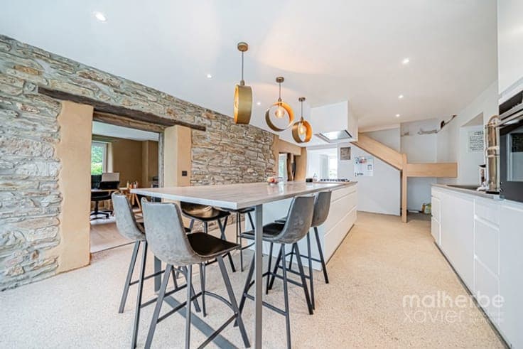 Stunning Eco Farmhouse on a 3,476 m² Plot