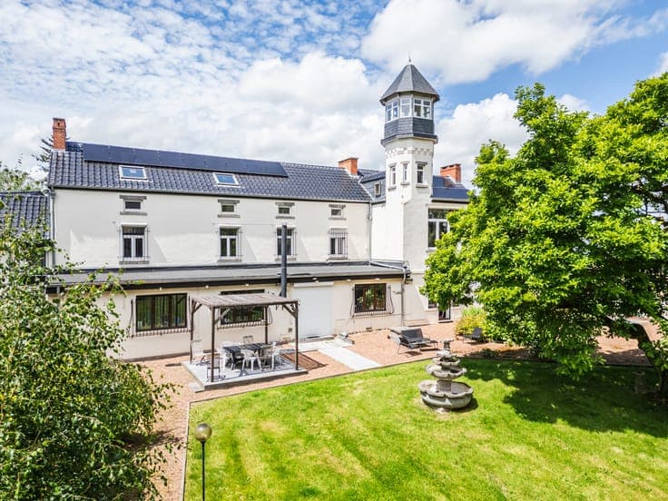Magnificent property on 1.5 hectares near Charleroi Airport