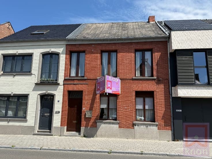 Ruime te renoveren woning met tuin - centrum Geel!