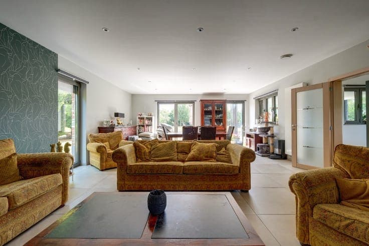 Spacious, luxury villa built in 2013 in Villers-l'Evêque