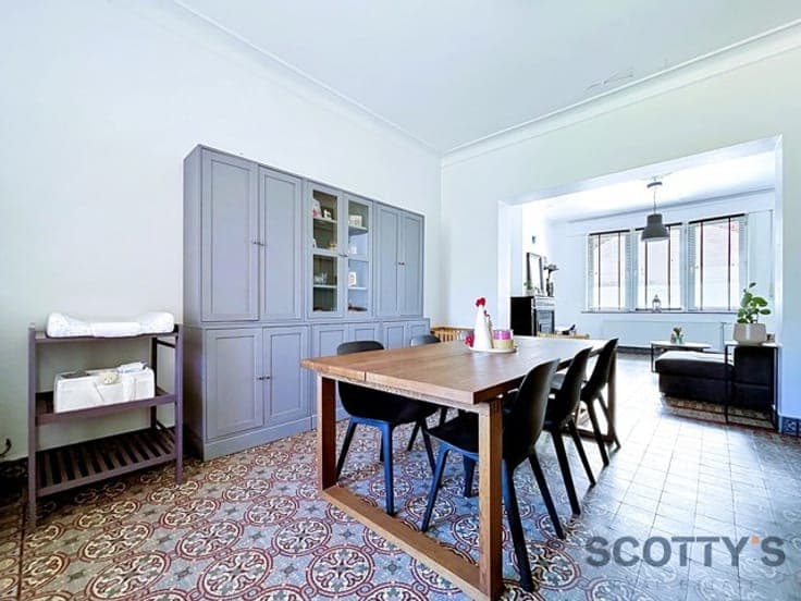Renovated house with 3 bedrooms (poss. 4) + parking & garage