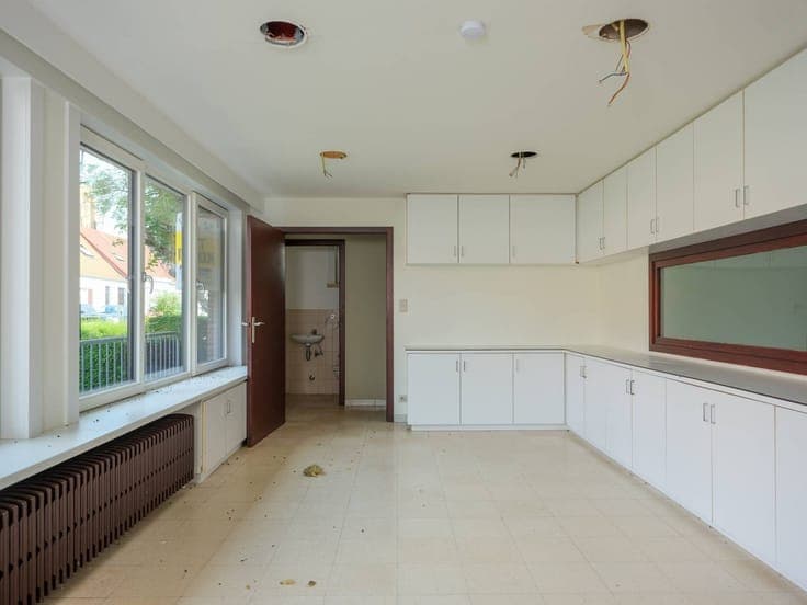 Building with development potential for sale in Lissewege