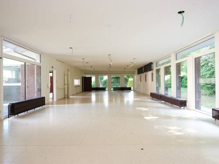 Building with development potential for sale in Lissewege
