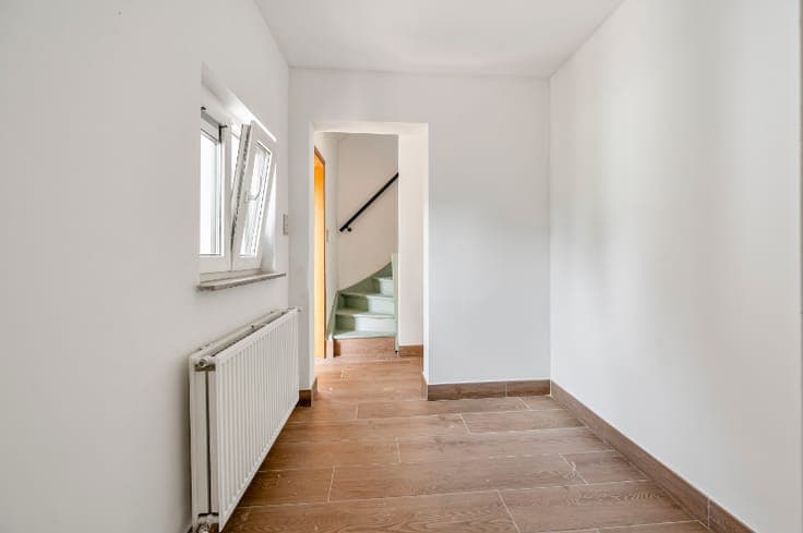 GERENOVEERD HOEVETJE OP ONGEVEER 700 M2 GROND MET WEIDS L...