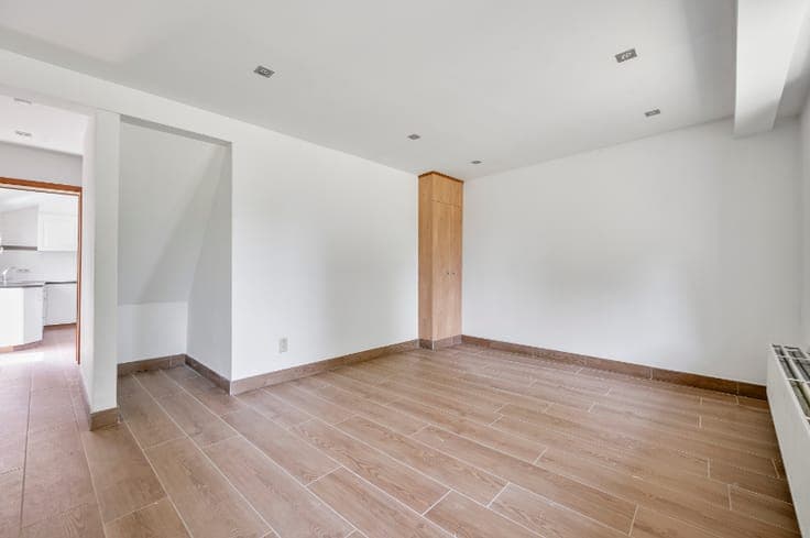 GERENOVEERD HOEVETJE OP ONGEVEER 700 M2 GROND MET WEIDS L...