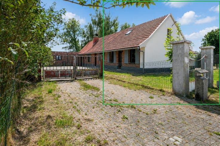 GERENOVEERD HOEVETJE OP ONGEVEER 700 M2 GROND MET WEIDS L...