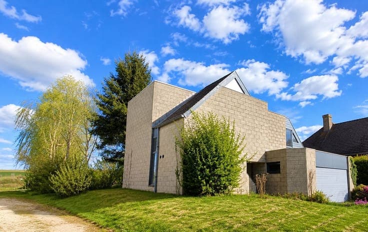 Architecturale woning met unieke vergezichten in het land...