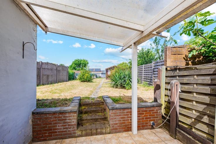 Semi-detached building on prime location in Sint-Niklaas