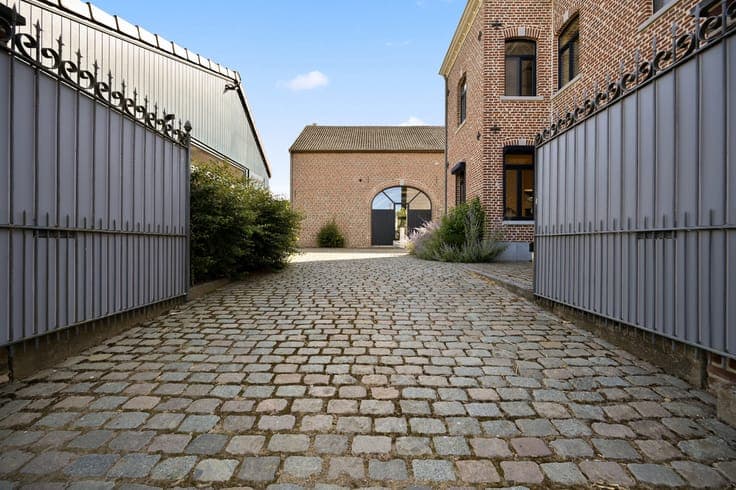 Authentic farmhouse with building plot in rural Hoegaarden