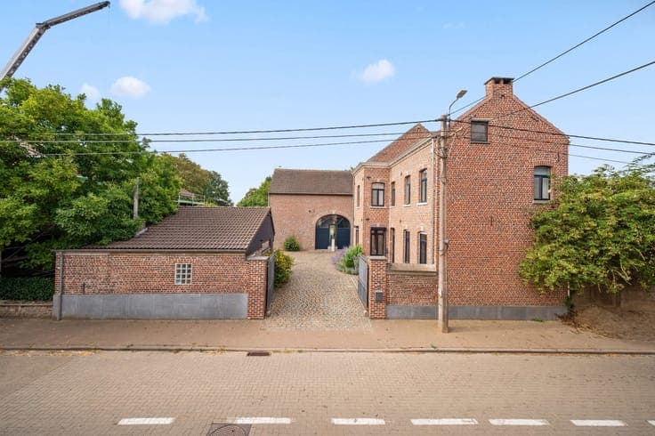 Authentic farmhouse with building plot in rural Hoegaarden
