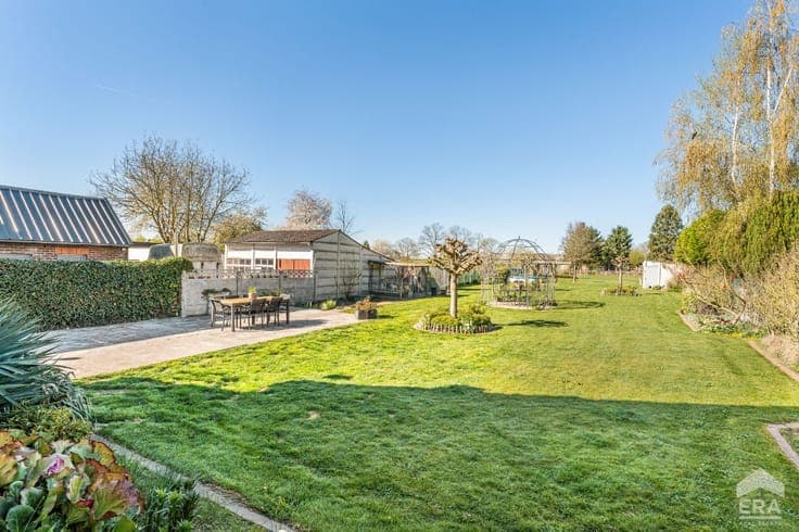 Detached house with large garden in Geetbets
