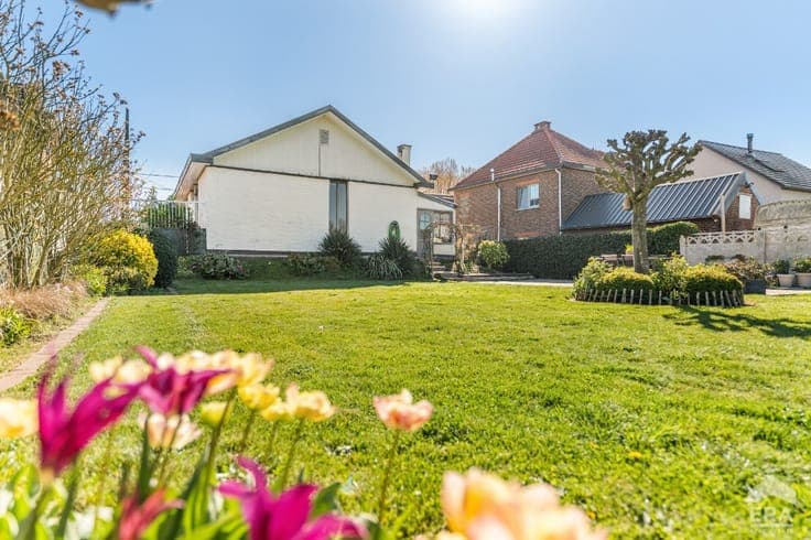 Detached house with large garden in Geetbets