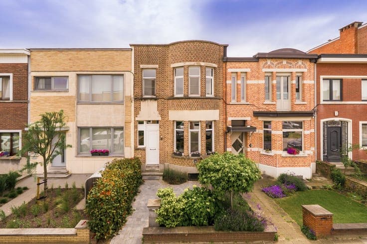 Ready-to-move-in family home with 3 bedrooms and green garde