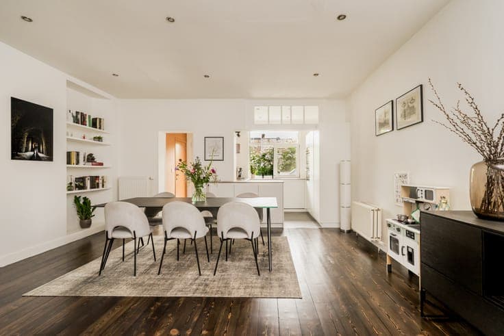 Ready-to-move-in family home with 3 bedrooms and green garde