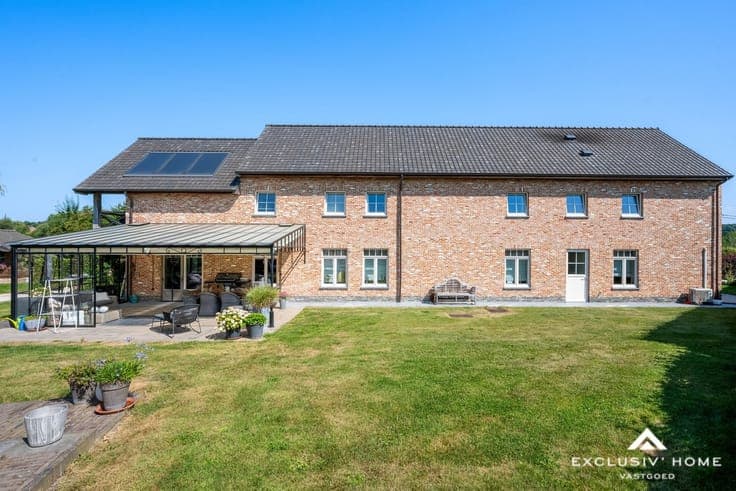 Luxury country estate with farmhouse villa, pastures and sta