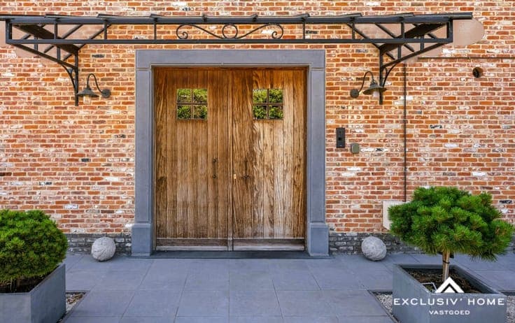 Luxury country estate with farmhouse villa, pastures and sta