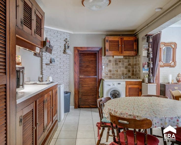 Semi-detached house in Halen centre