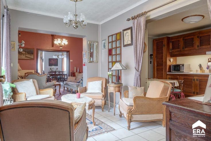 Semi-detached house in Halen centre