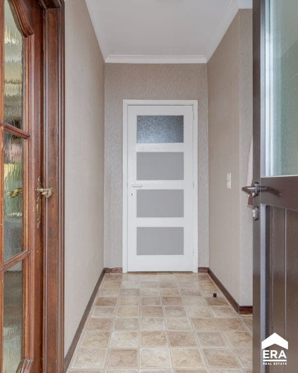 Semi-detached house in Halen centre
