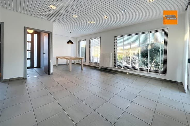 Spacious home with a large garden, located in a quiet, famil
