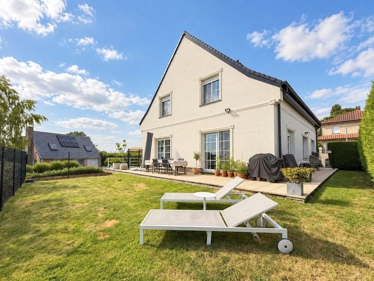 Te koop, ruime open bebouwing met opslagruimte (90m²) en ...
