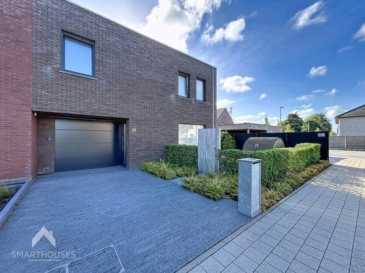 House on a 498 m² plot with 3 bedrooms and garage
