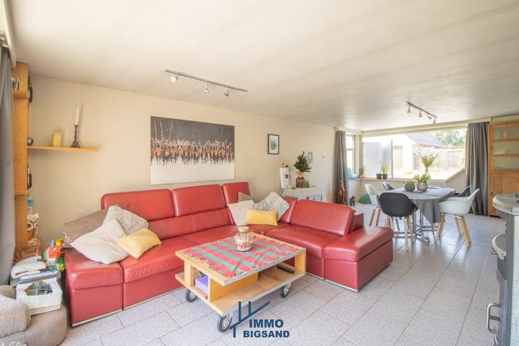 Woning op royaal perceel van 1.780 m² met vijver, poolhou...