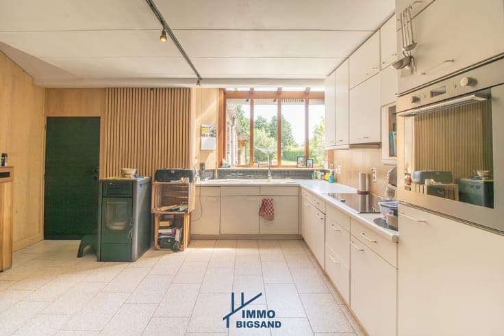 Woning op royaal perceel van 1.780 m² met vijver, poolhou...
