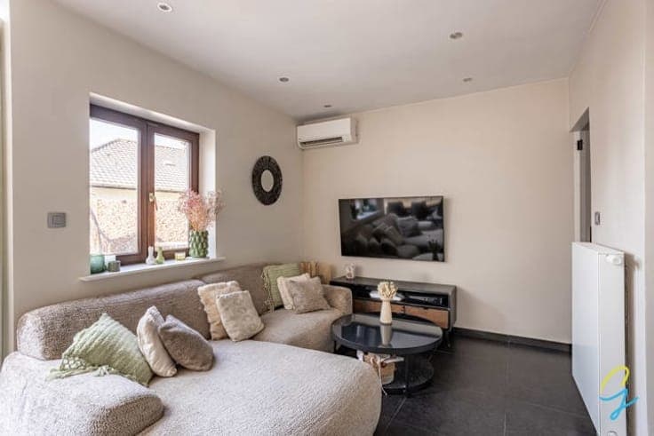 MOV-IN-READY CHARMING HOME IN AN IDYLLIC LOCATION