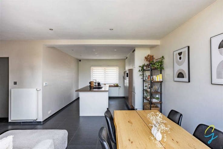 MOV-IN-READY CHARMING HOME IN AN IDYLLIC LOCATION