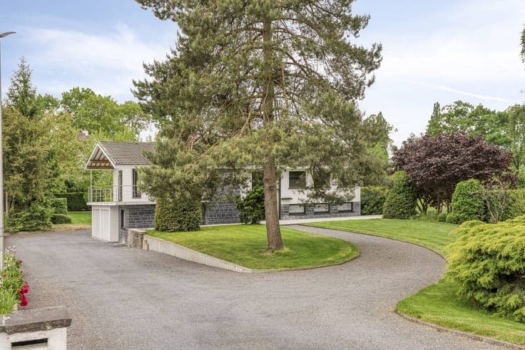 Villa on a spacious plot in Ronse for sale!