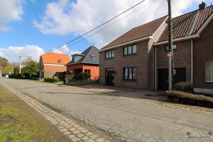 Charming Property with Unseen Potential For Sale