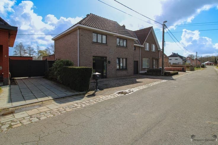 Charming Property with Unseen Potential For Sale