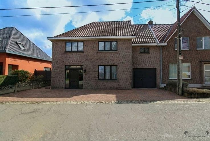 Charming Property with Unseen Potential For Sale