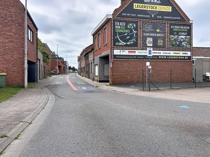 House to renovate with sunny garden in Deinze