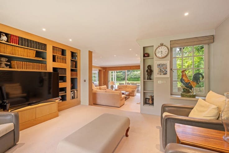 Detached villa with south-facing garden & pond in Het Zoute
