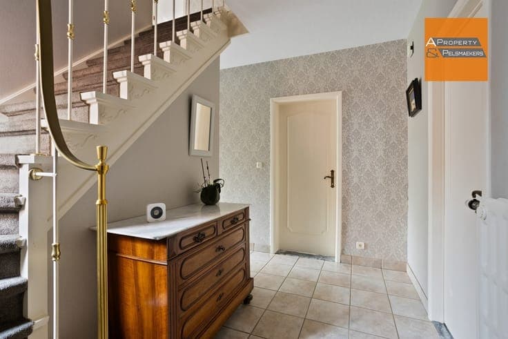 Bright 4-bedroom villa near Britisch School