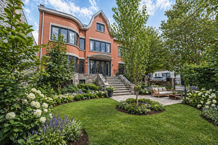Magnificent mansion with over 270m² in the heart of Ciney