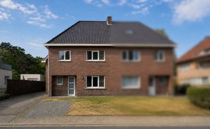 Semi-detached family home in Genk with garden