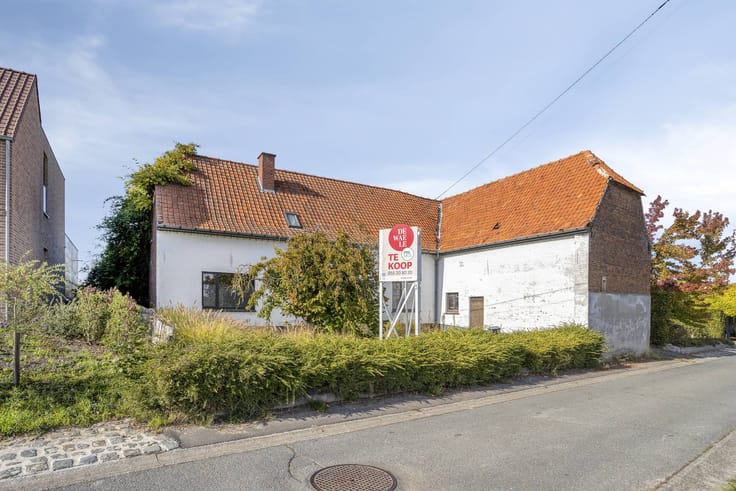 Ready to move in house (4 bedrooms) (+warehouse) on 2,497 m²