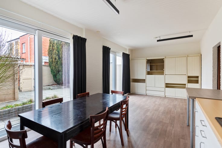 2-slaapkameropbrengsteigendom met tuin, Reet