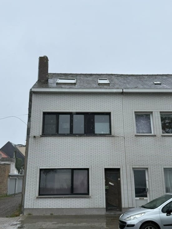Prachtig gerenoveerde halfopen woning met 4 slaapkamers e...